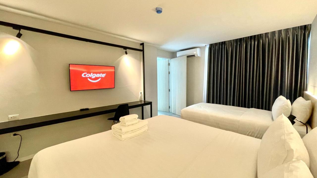 Connecting Room