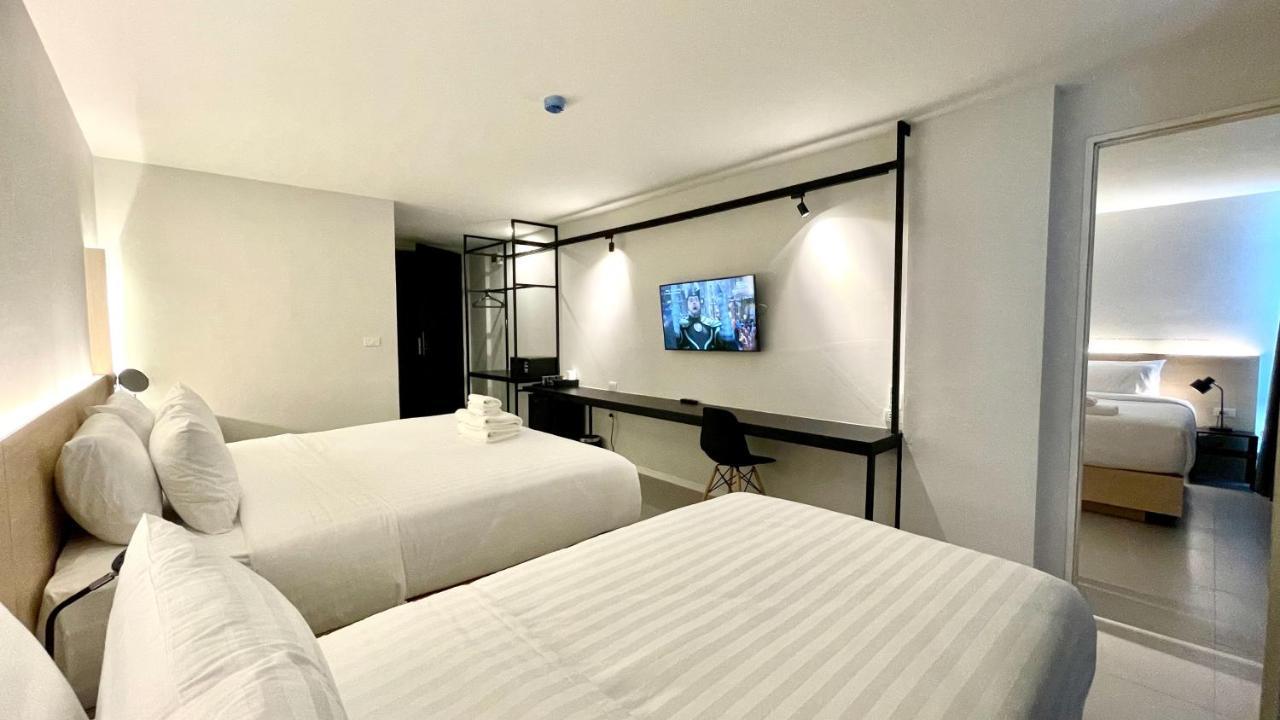 Connecting Room
