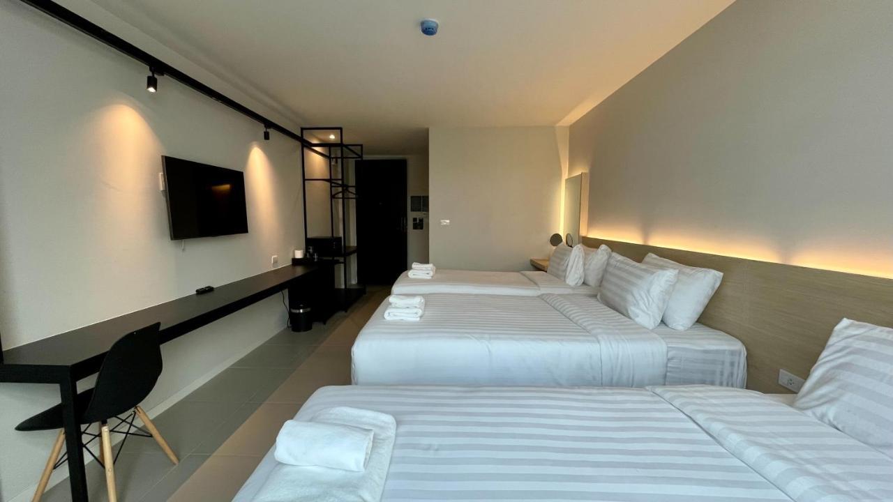 Connecting Room