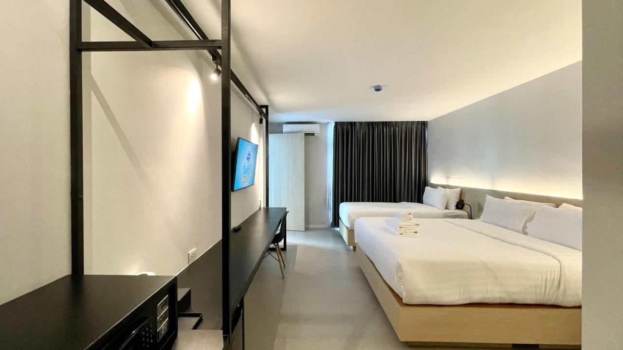 Connecting Room