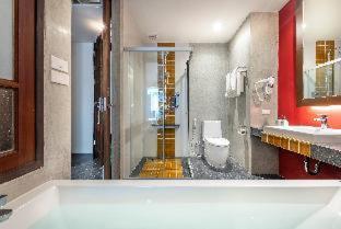 Deluxe Twin Bed Pool View