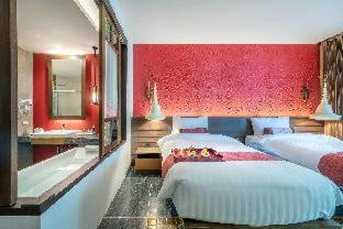 Deluxe Twin Bed Pool View