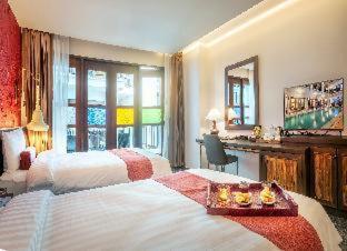 Deluxe Twin Bed Pool View