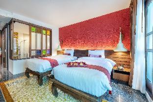 Deluxe Twin Bed Pool View