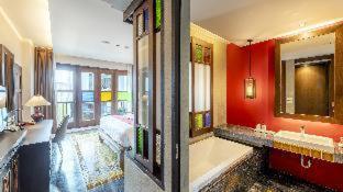 Delux King bed Pool View