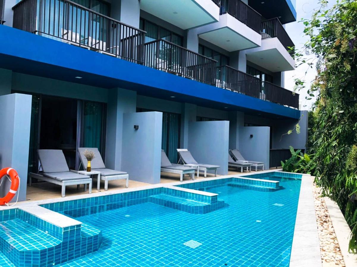 Deluxe Pool Facing