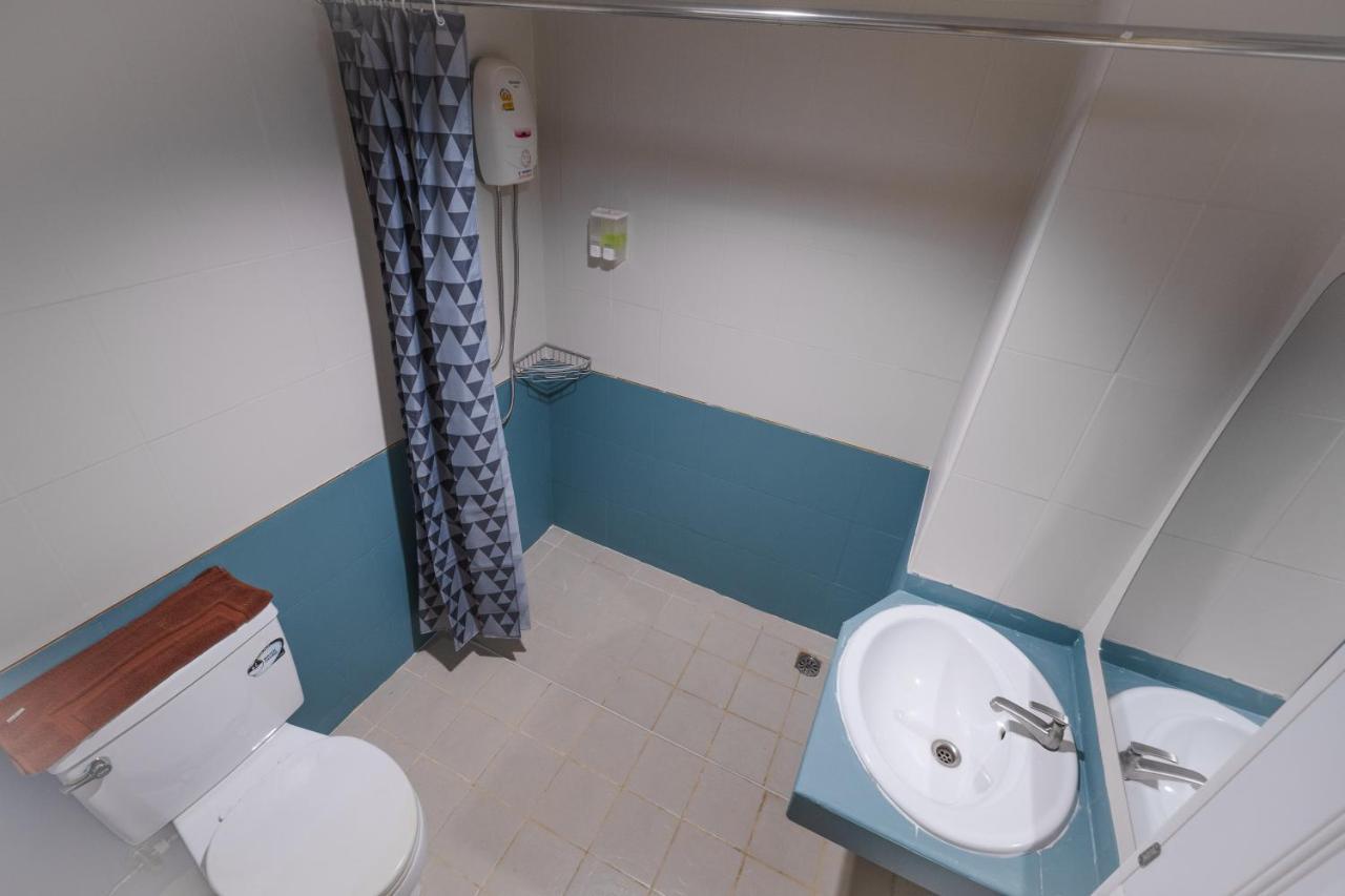Double Room Shower 5th & No Lift