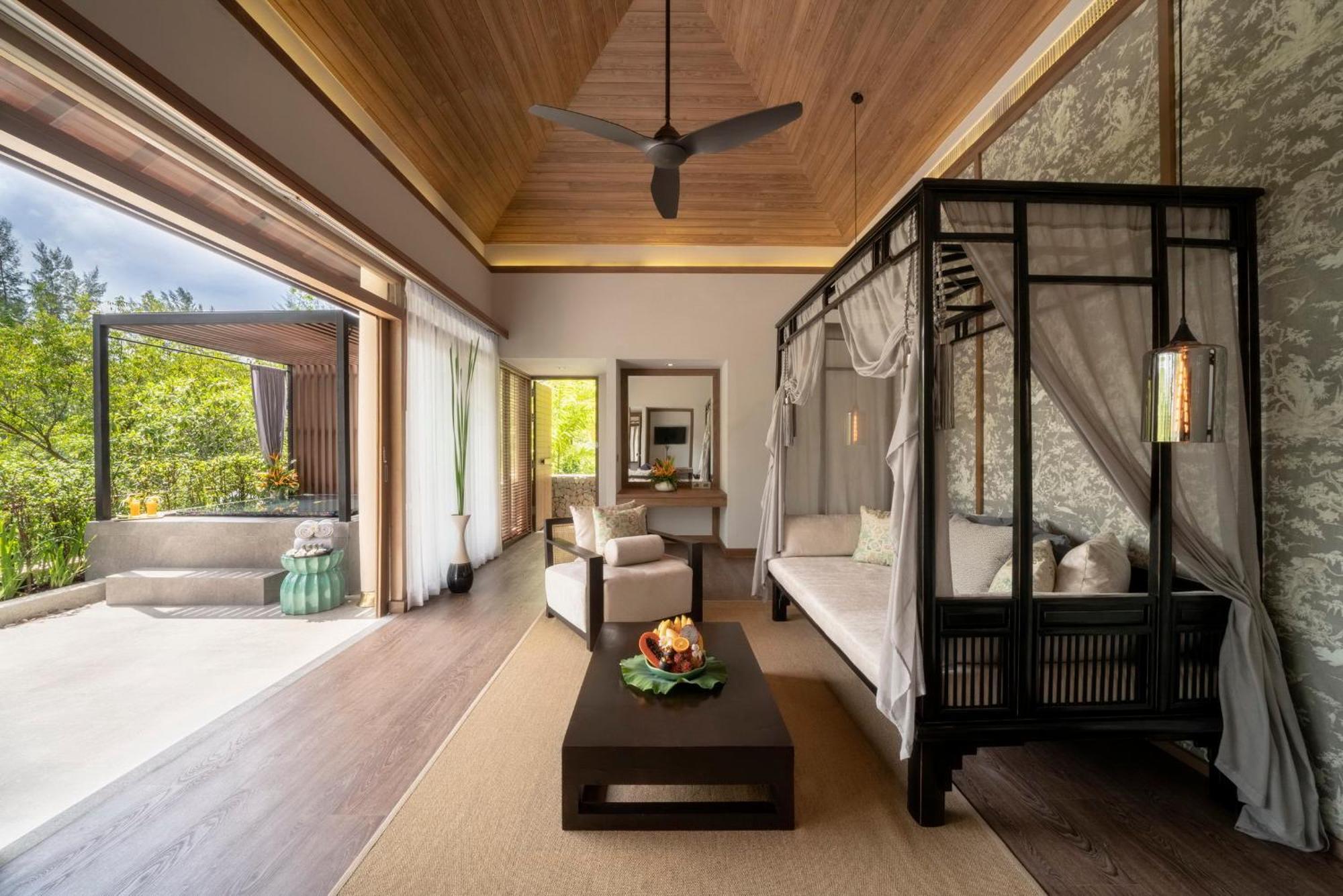 Jacuzzi Pool Suite