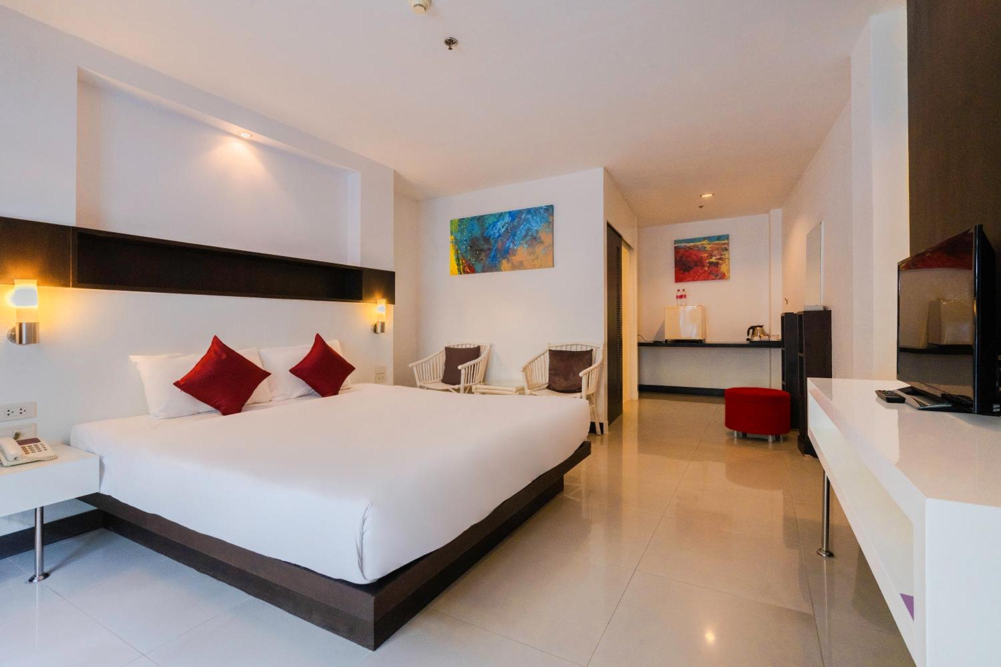 Deluxe Double Room with Pool Access,1039465159:JPEG