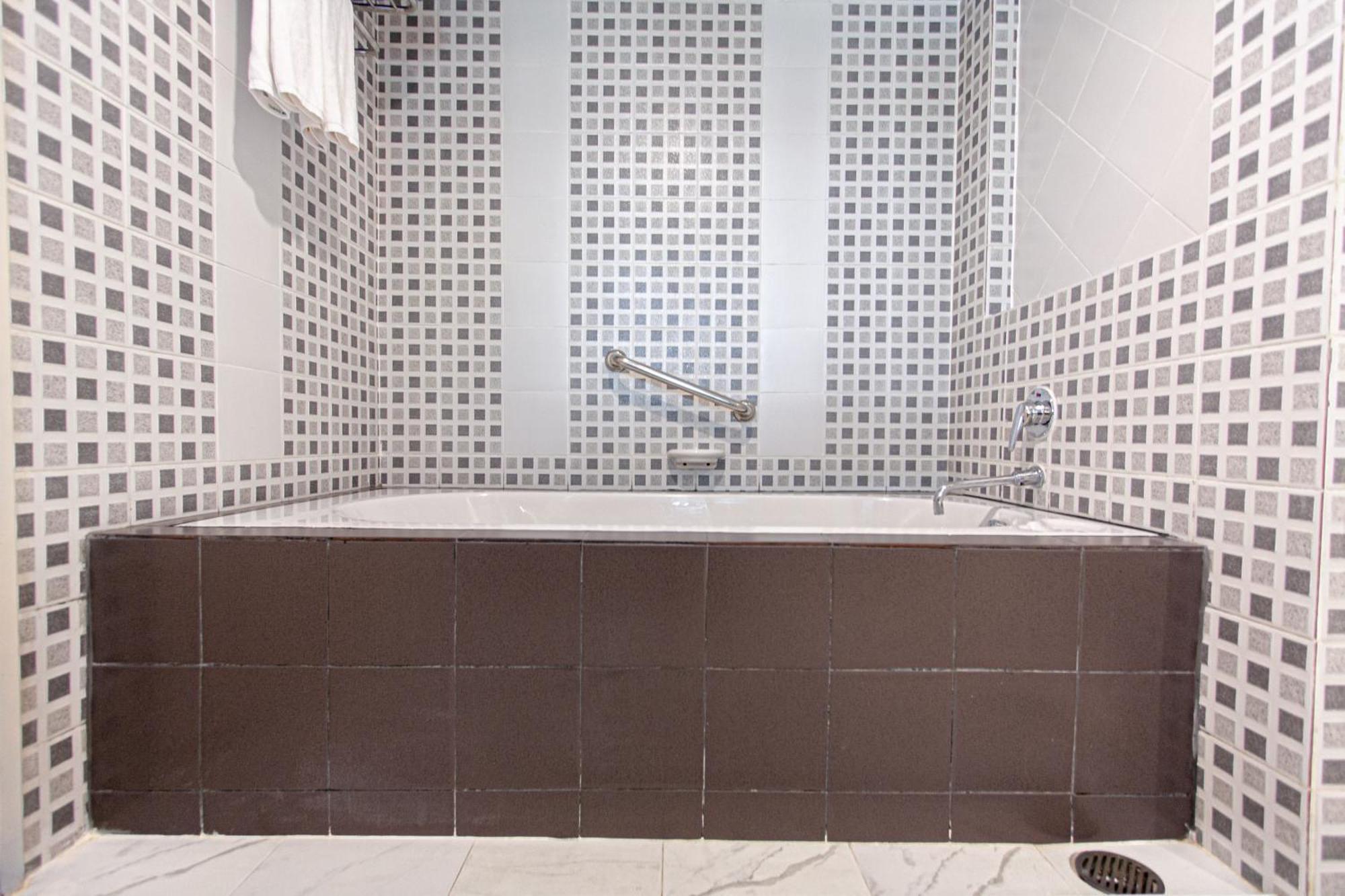 Deluxe Double or Twin Room Pool Access