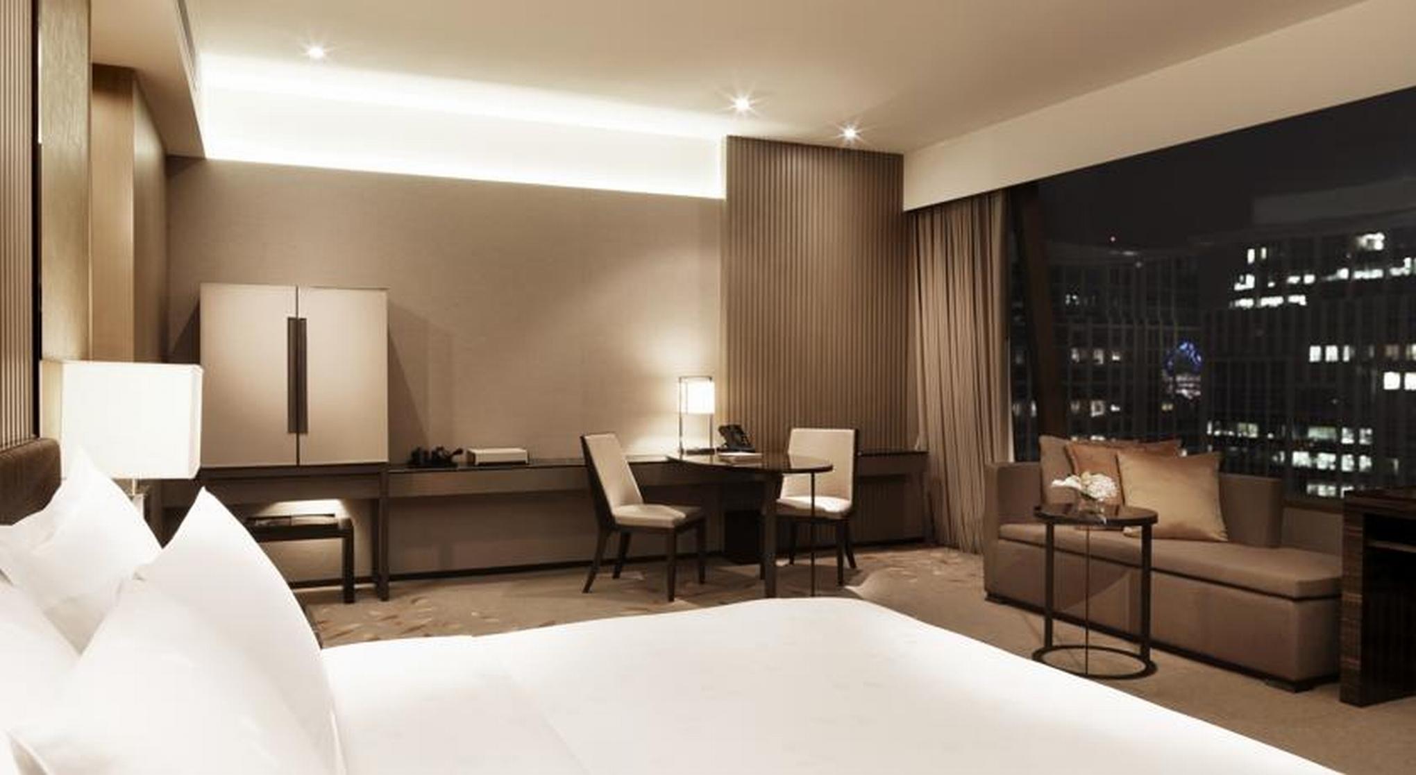 Premier Club – Club Lounge access