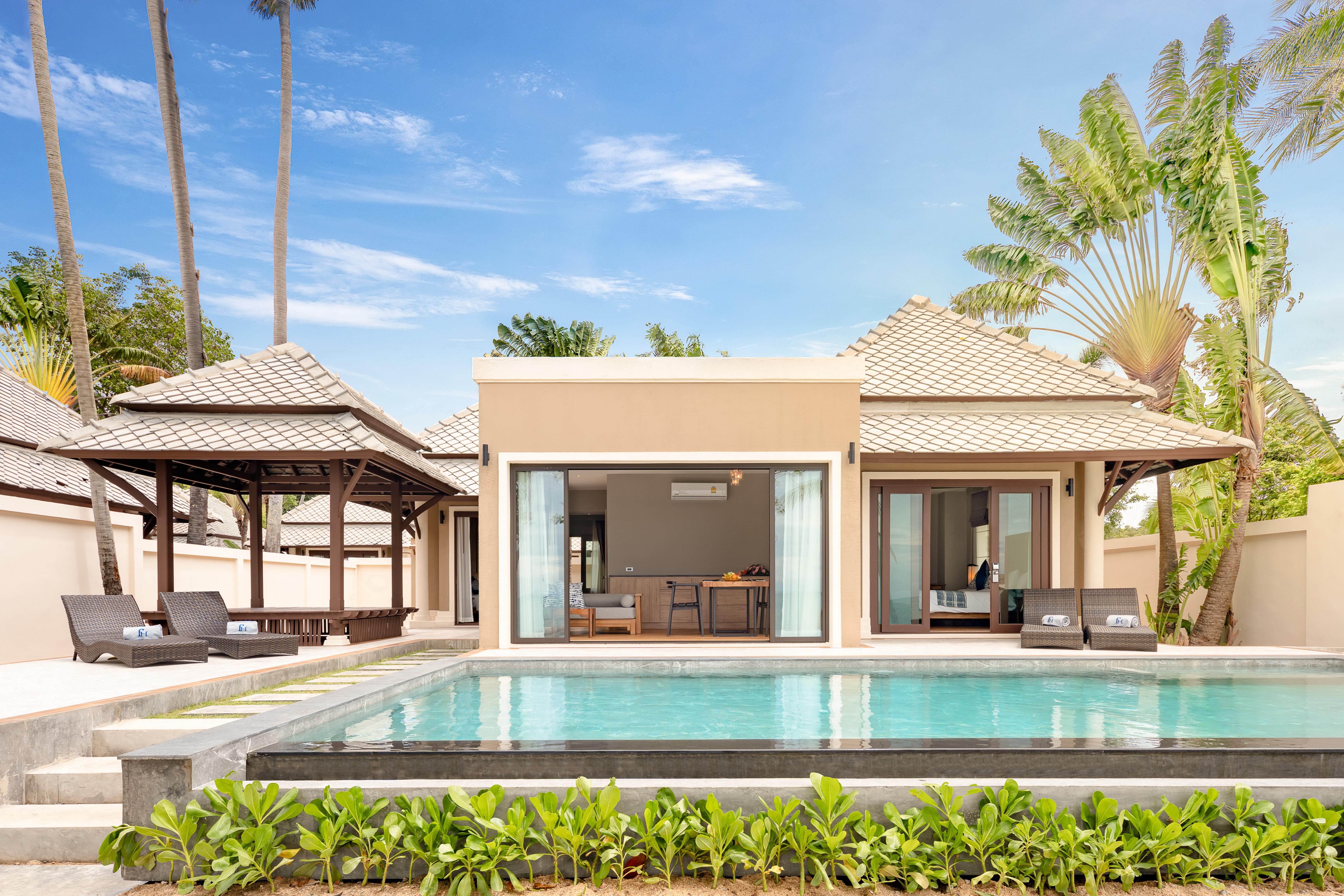2 Bedrooms Beachfront Pool Villa