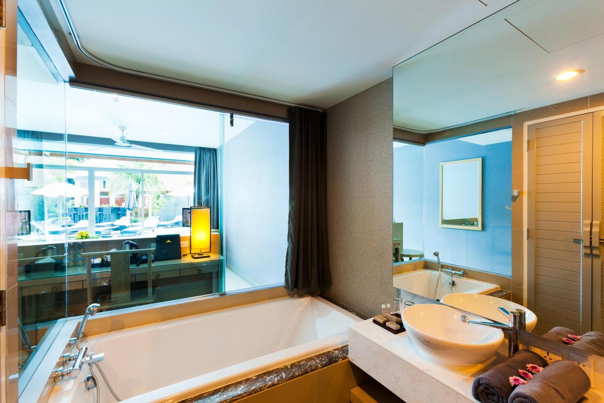 Deluxe Double or Twin Room Pool Access