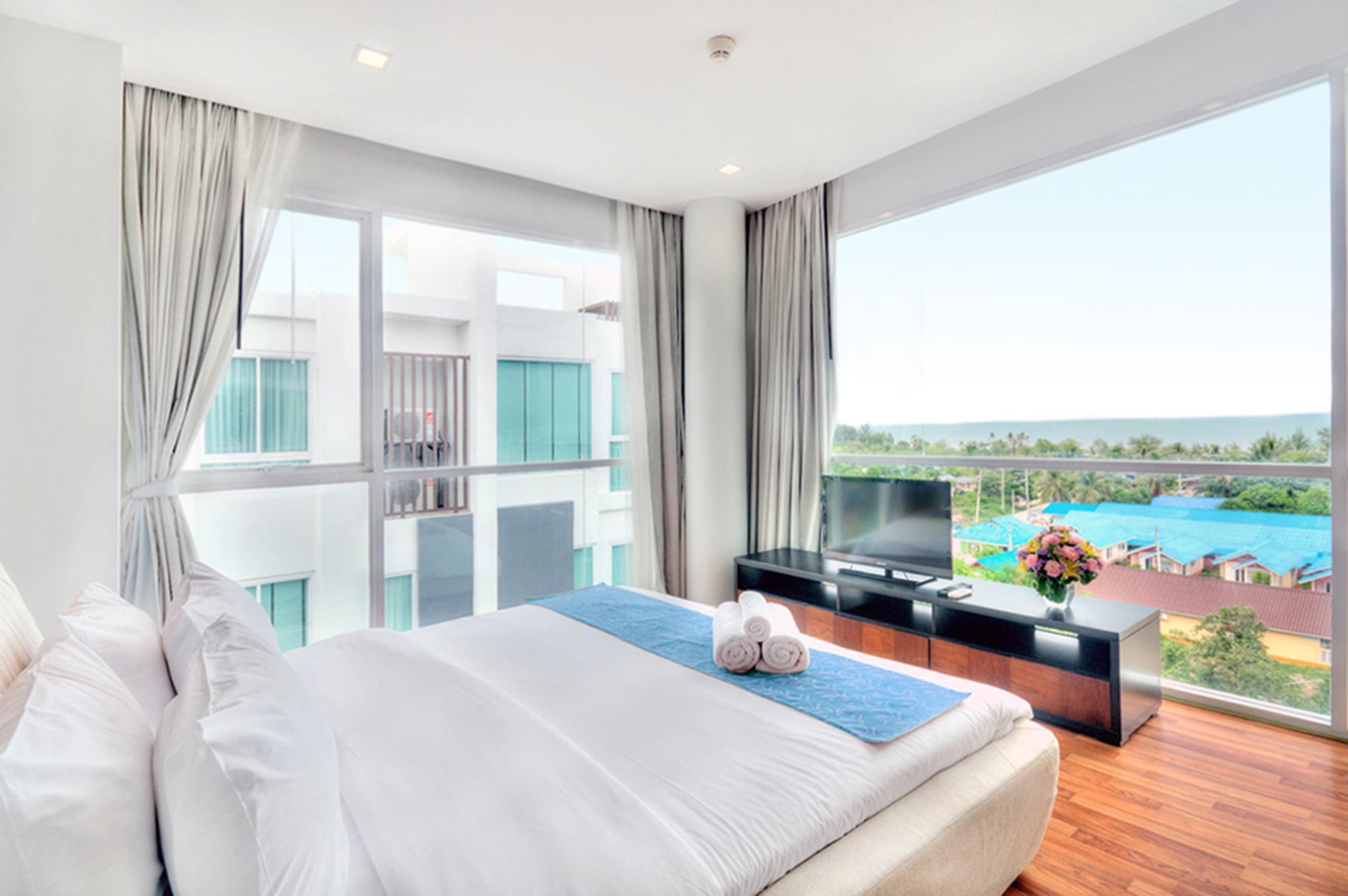 2-Bedrooms Corner Suite