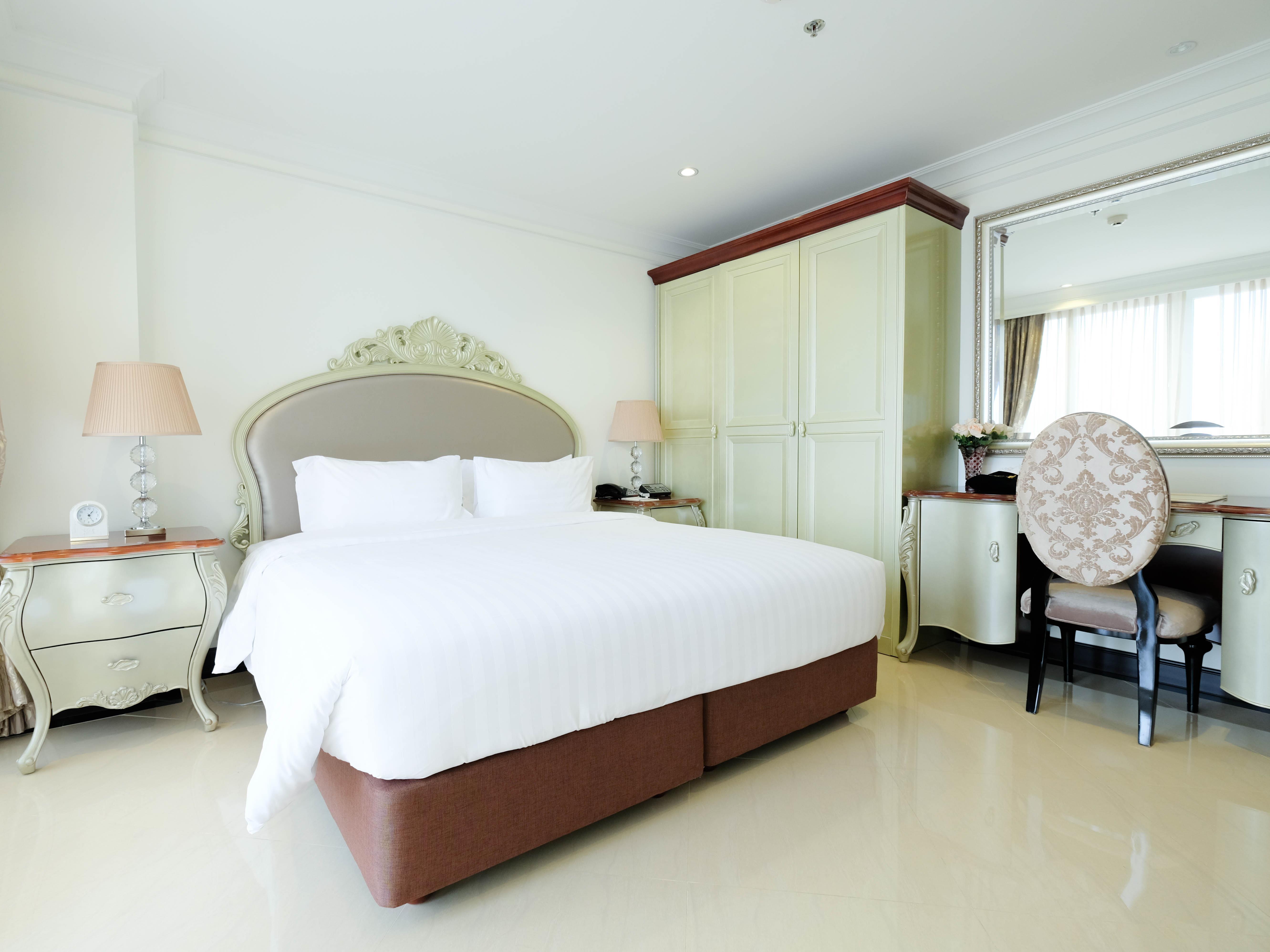 One-Bedroom Suite City View