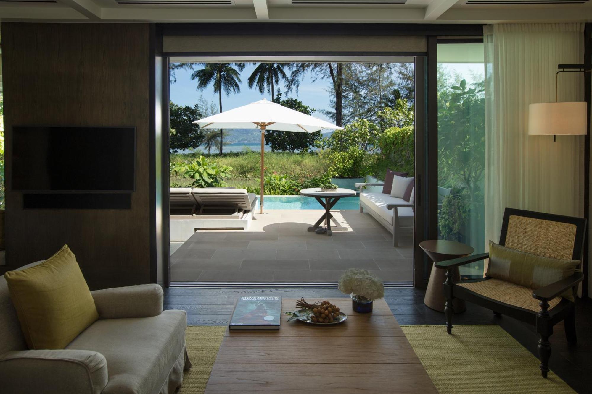 Lagoon Pool Pavilion King