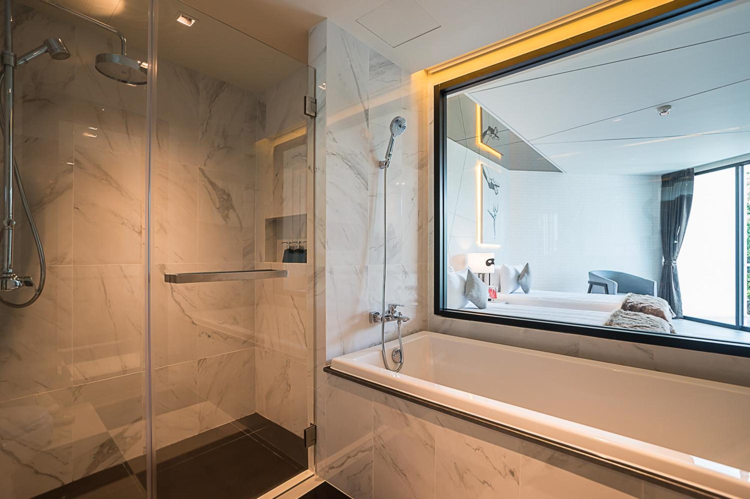 Deluxe Corner Sea View Room