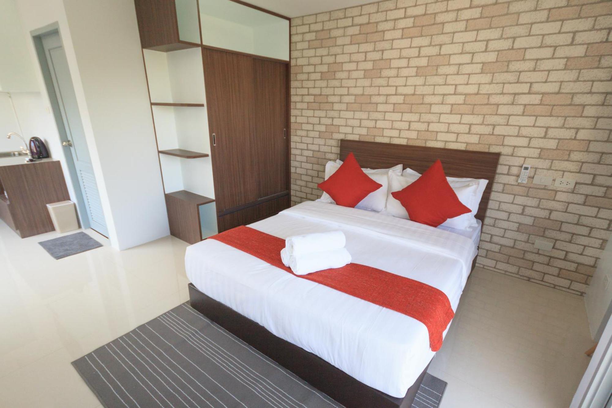 Deluxe Corner Room Balcony