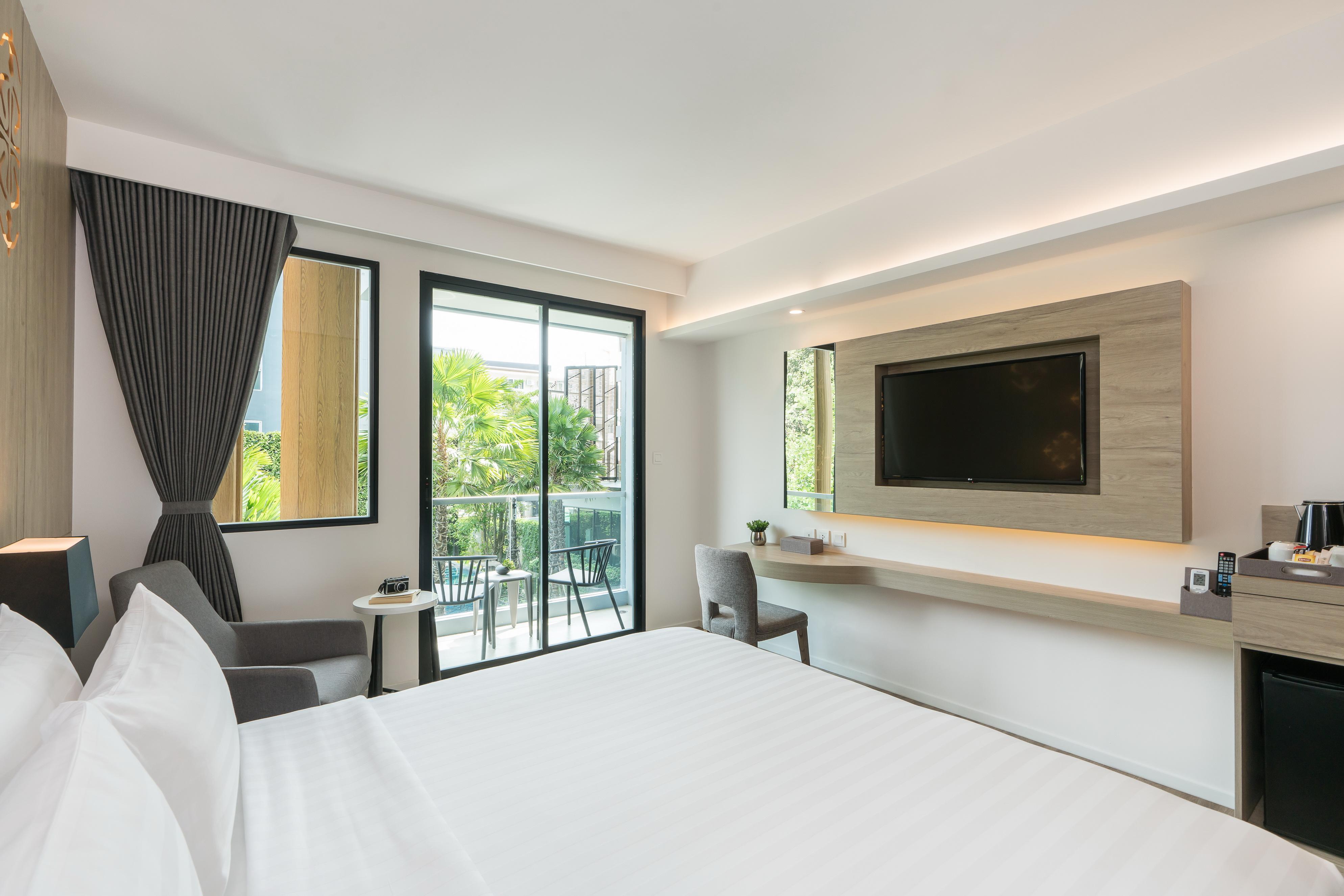 Deluxe Double Room Pool View