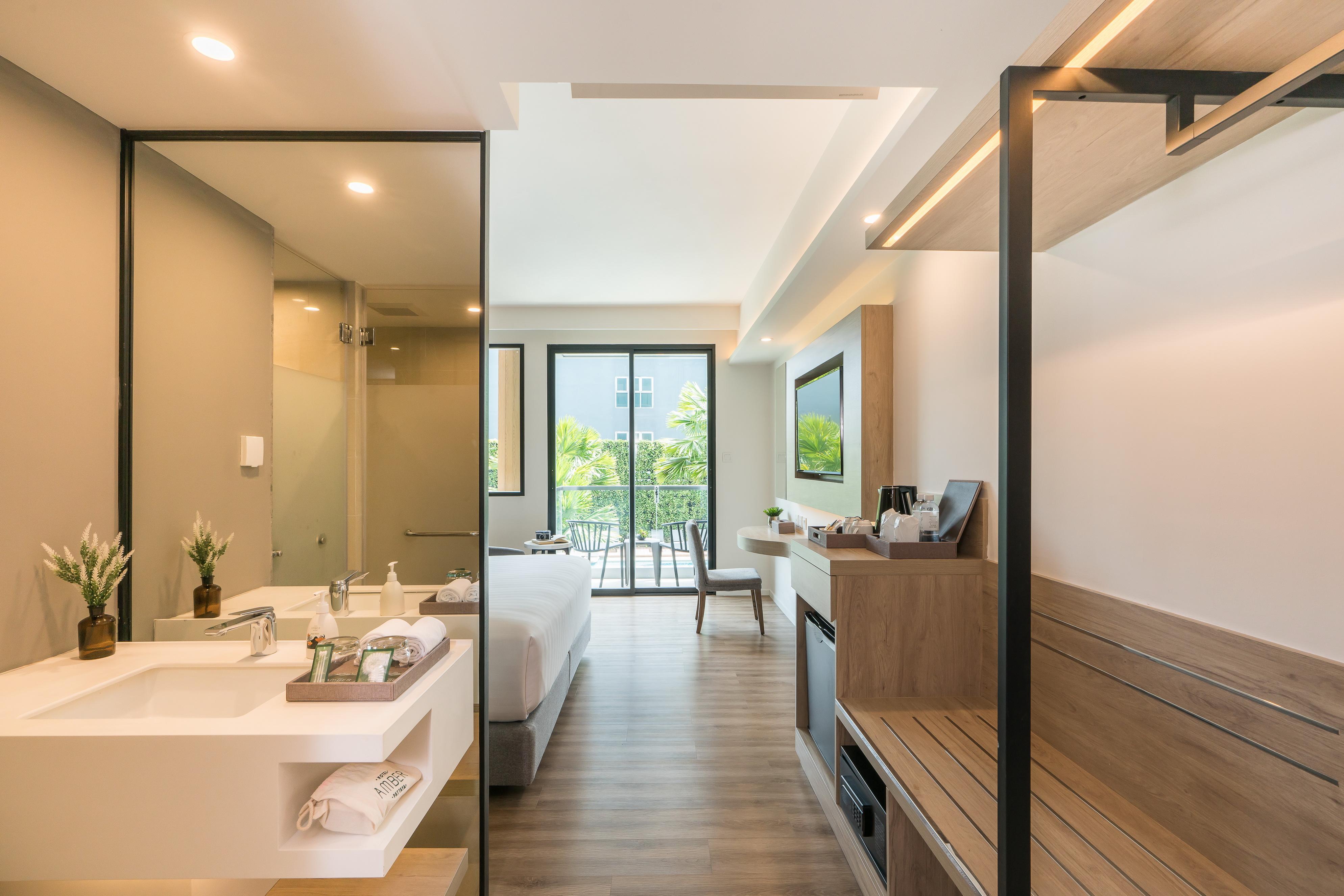 Deluxe Double Room Pool View
