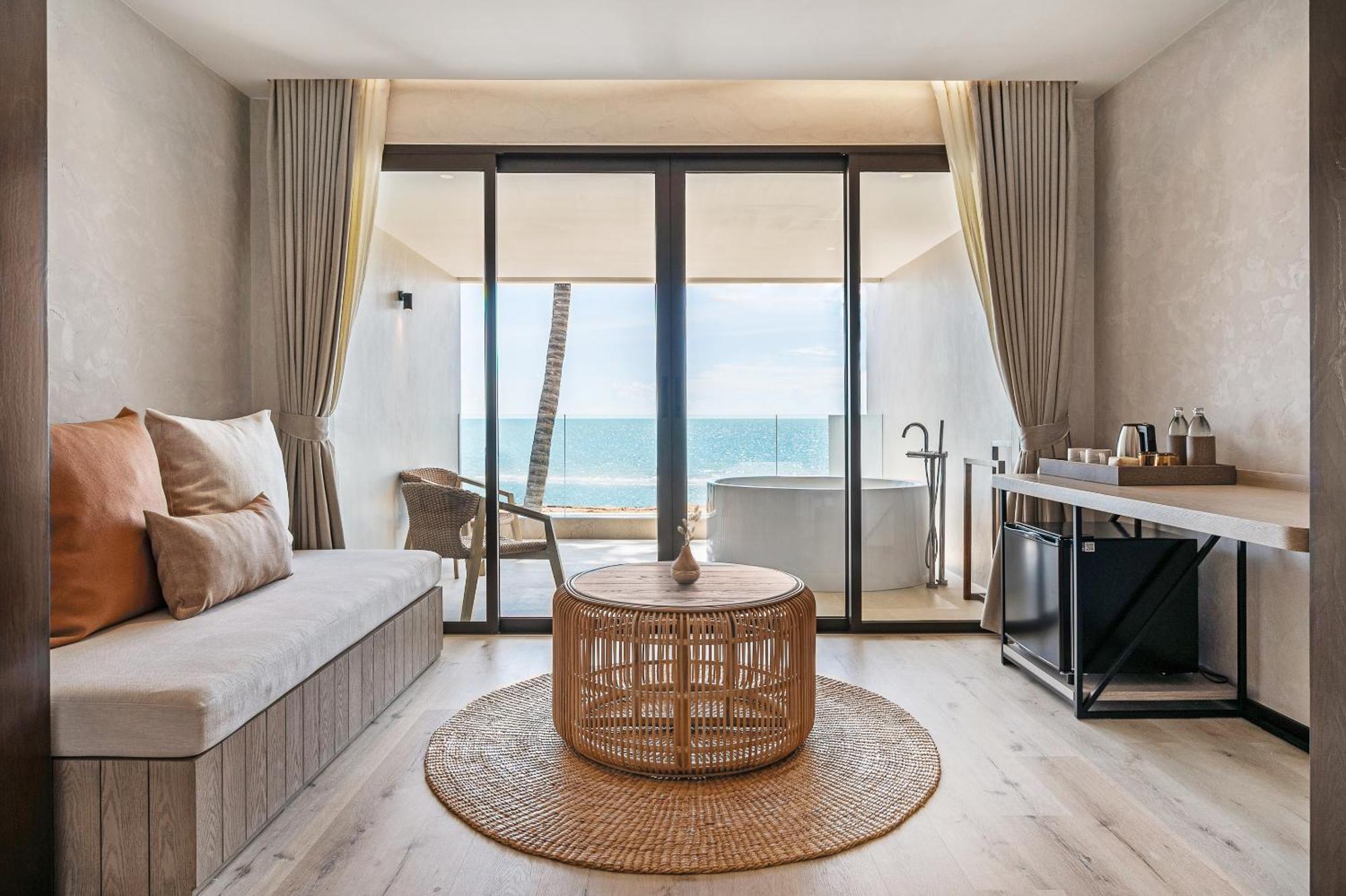 Deluxe King Room Beach Front,1285439728:JPEG
