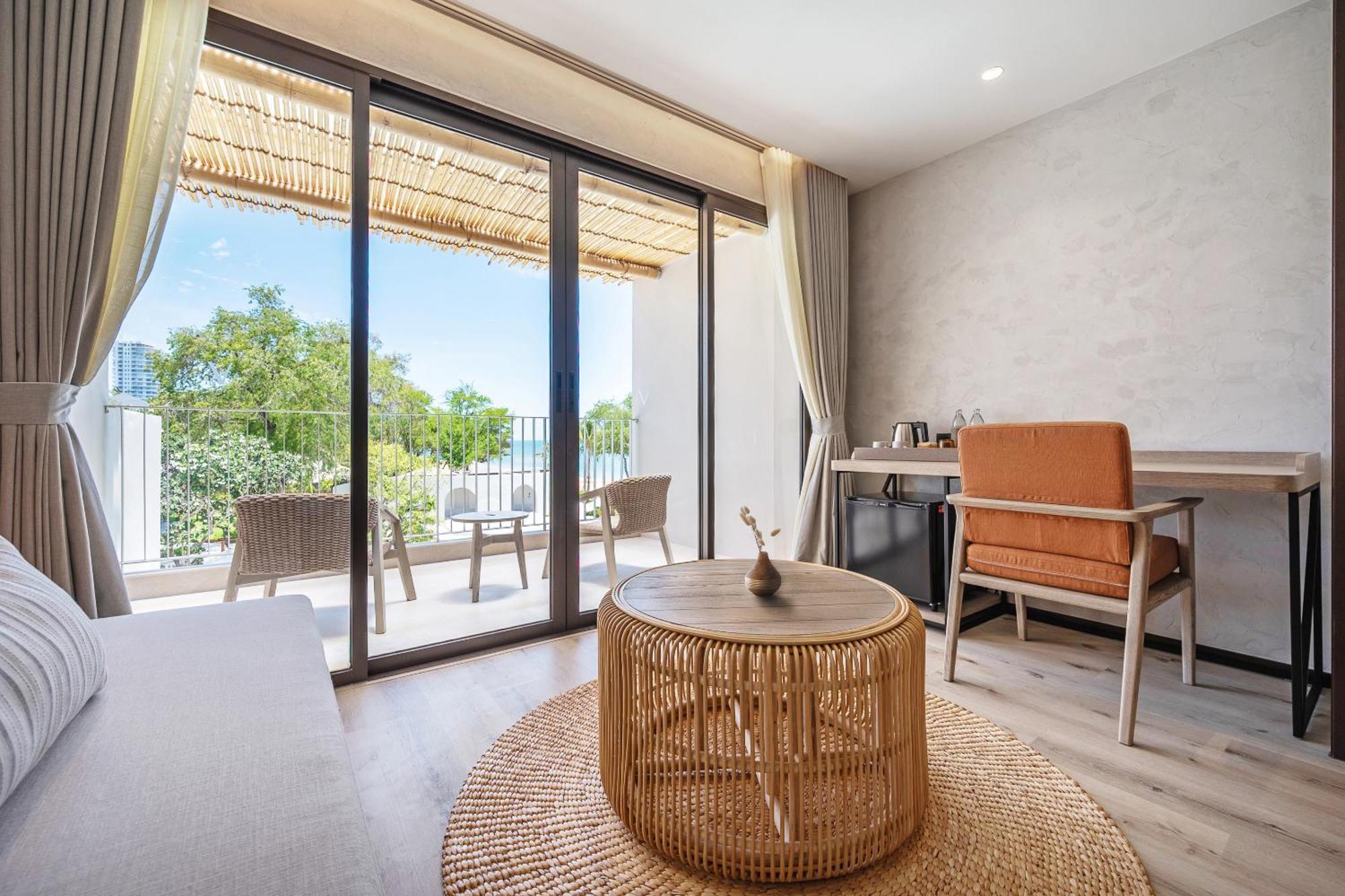 Deluxe King Room Sea View