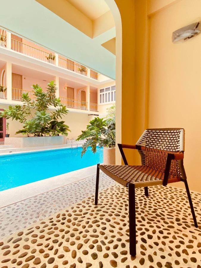 Deluxe Pool Access,1613672879:JPEG