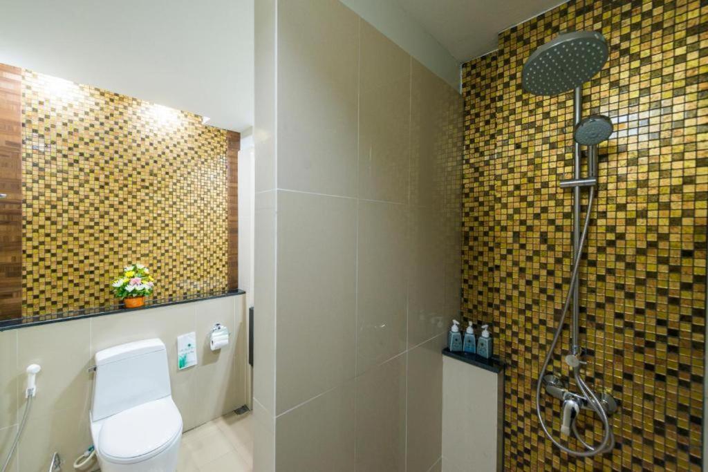 Deluxe King or Twin Room Pool Access,1288048000:JPEG