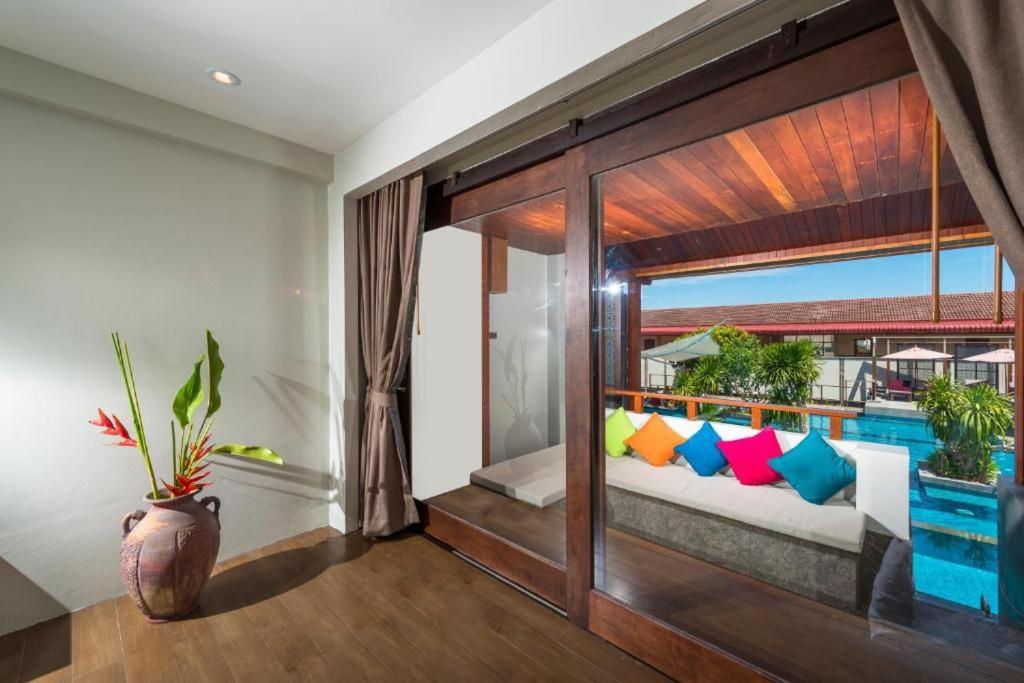 Deluxe King or Twin Room Pool Access