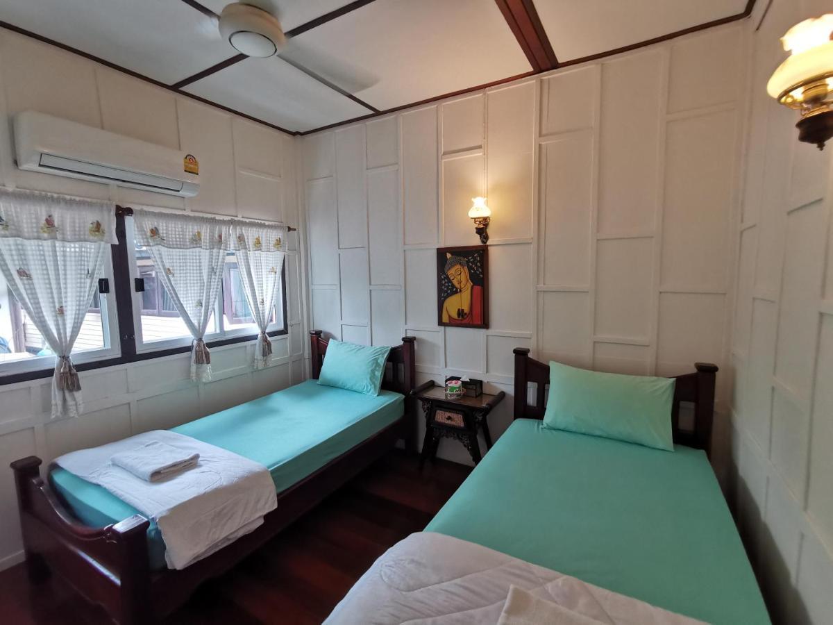 Twin AC Room,1294143736:JPEG