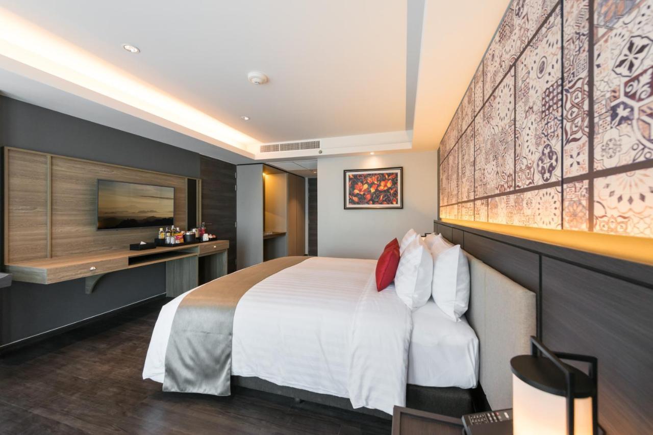 Family Room King & Twin Room
