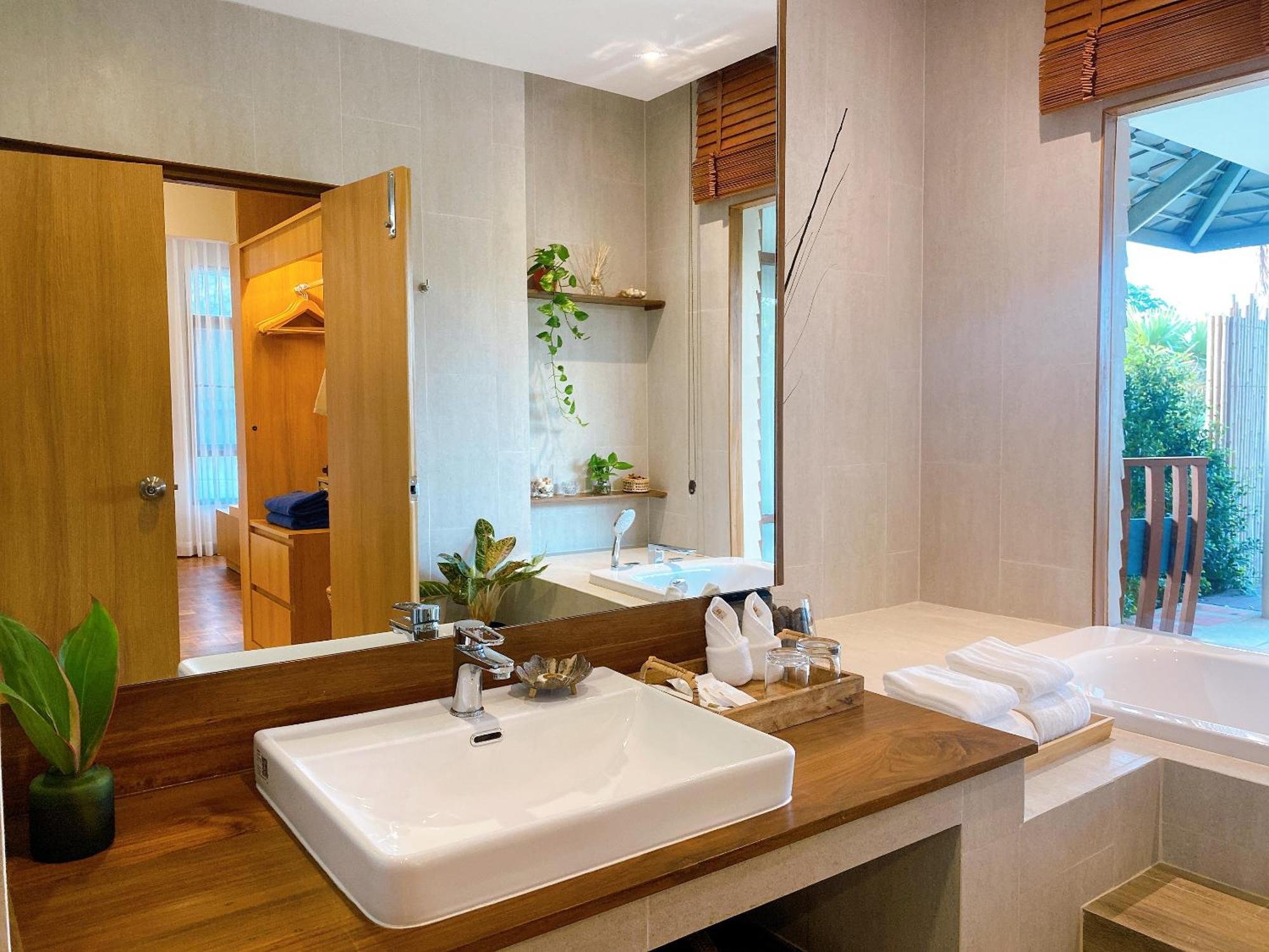 Family Pool Villa