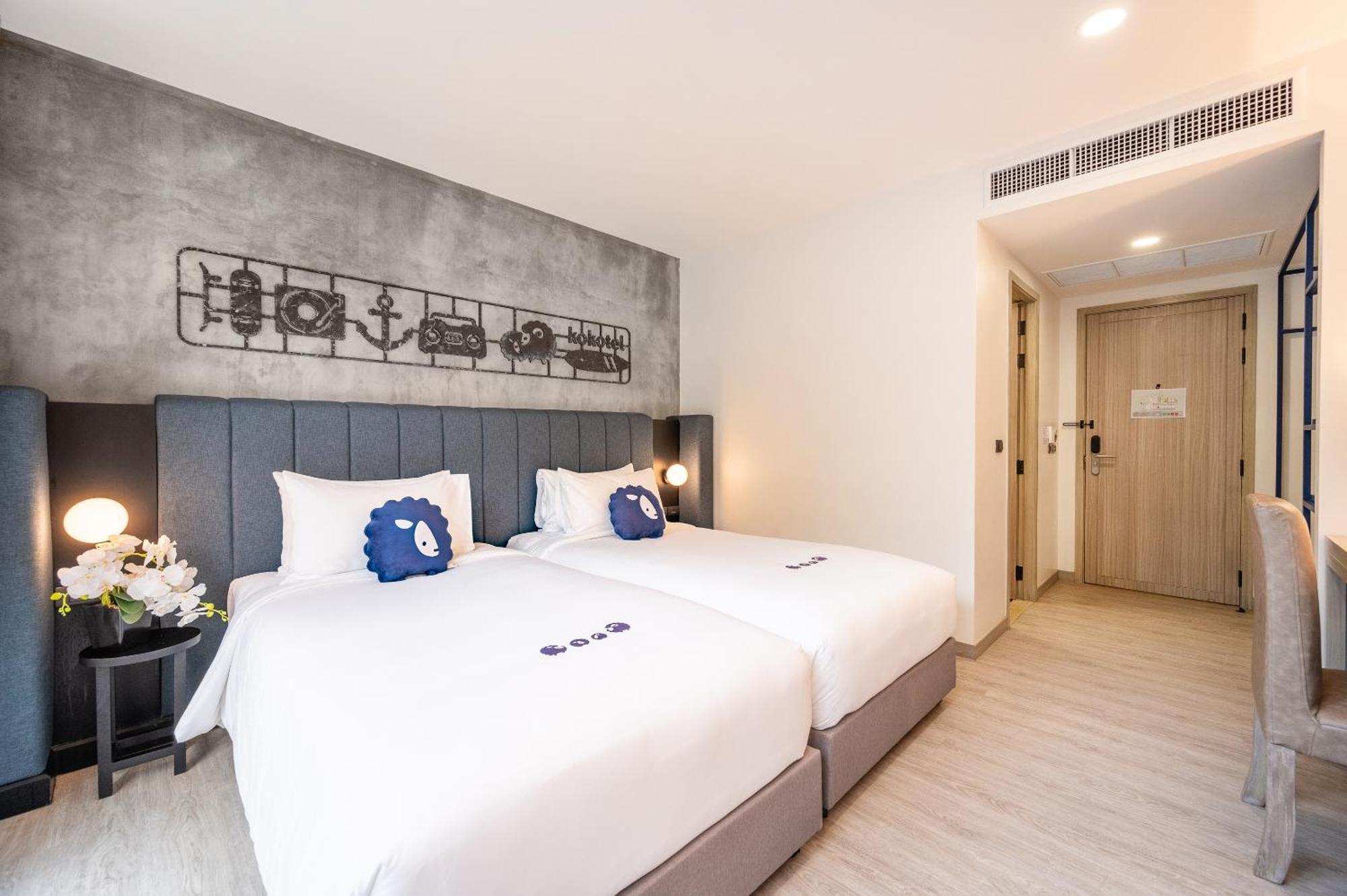 Deluxe Twin Room Pool Access