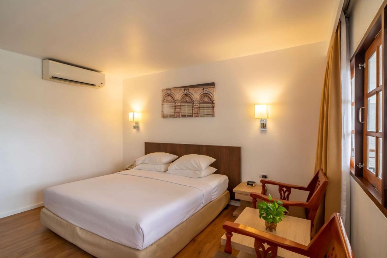 Superior King Room Partial Ocean View