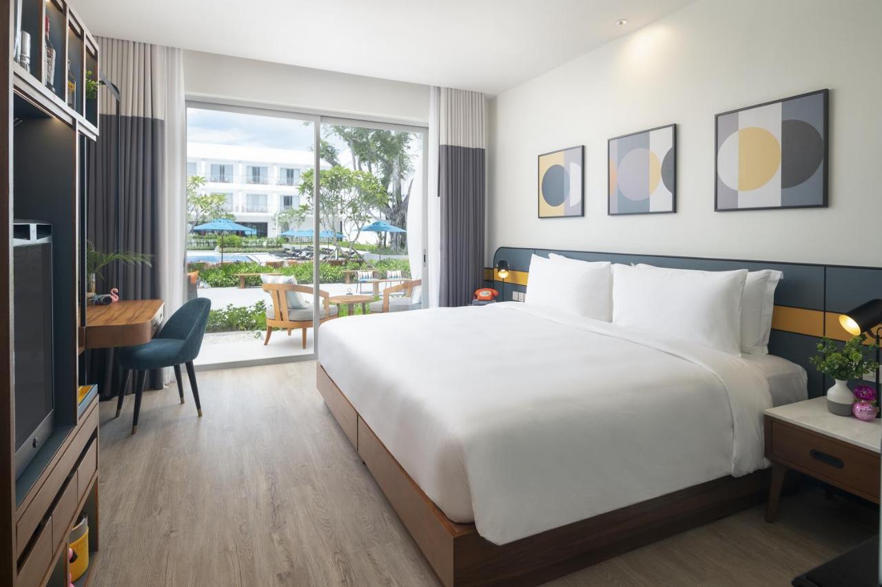 Funky Poolside Room,1307076382:JPEG