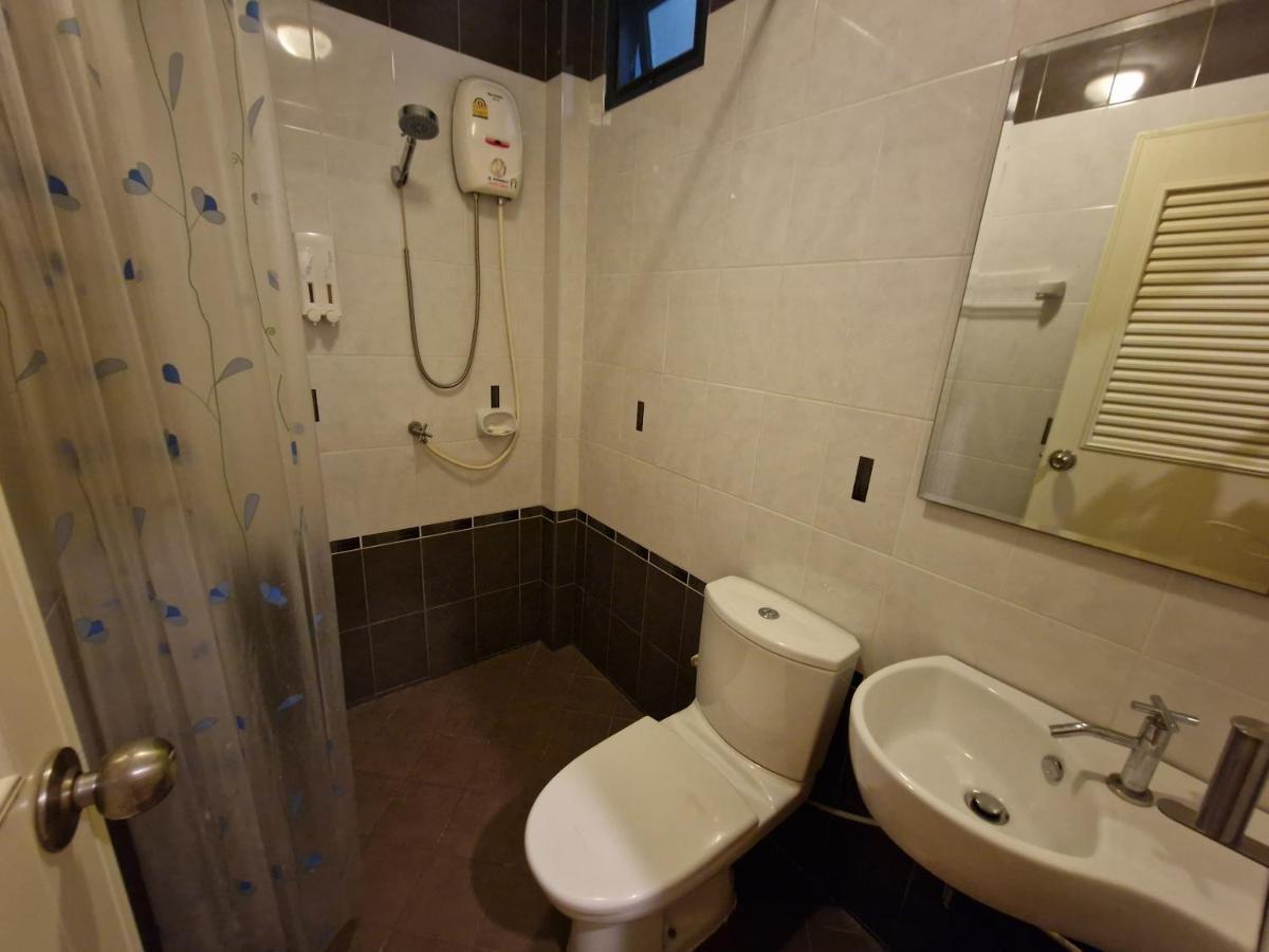 Standard Triple Room No Window