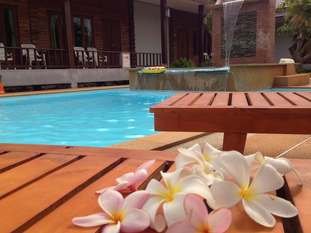 Deluxe Double Room Pool View