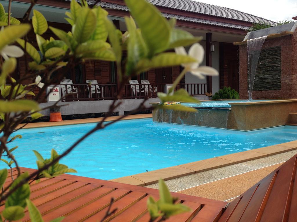 Deluxe Double Room Pool View