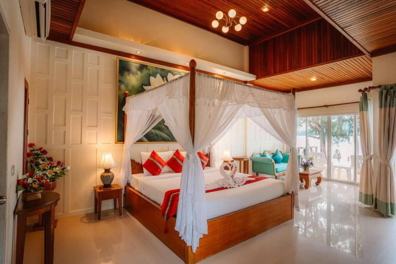 Beachfront Bungalow,1180976866:JPEG