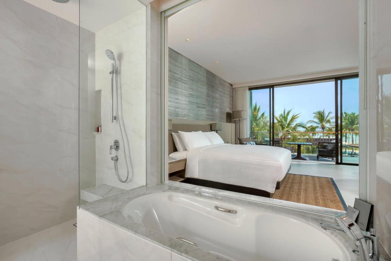 Deluxe Room Guest room 1 King Balcony