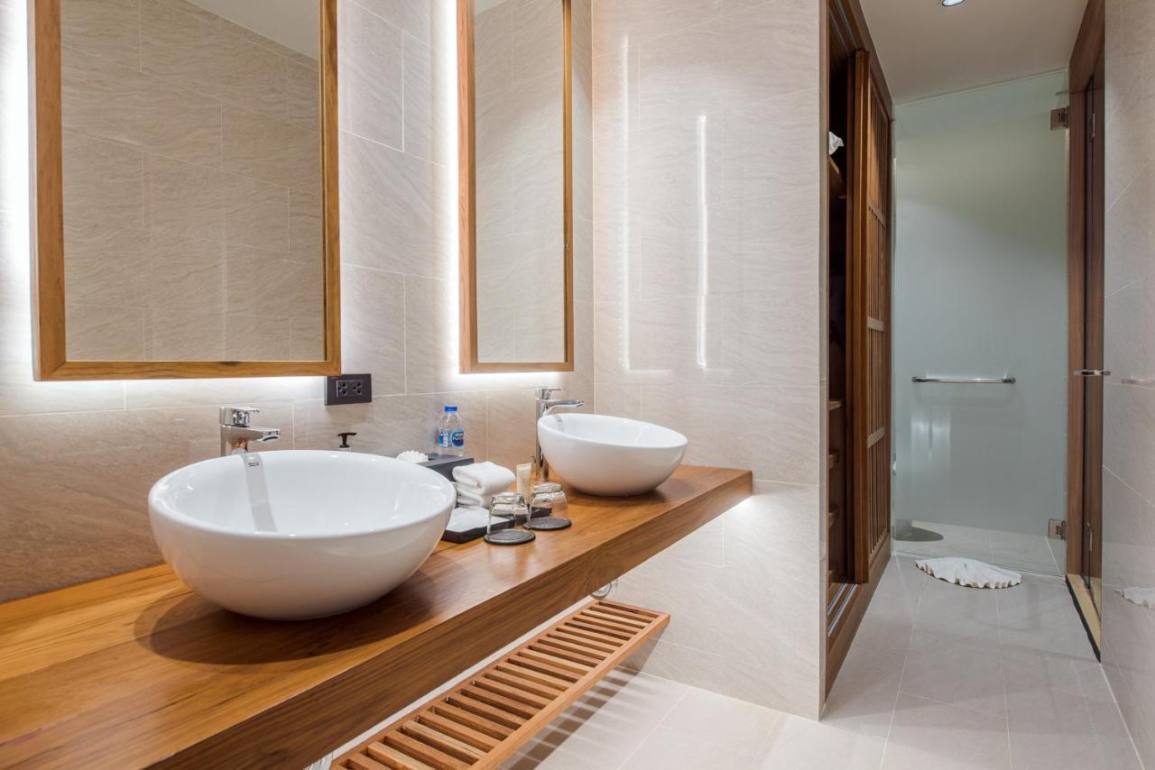 Jacuzzi Suite Accessible by Stairs Only