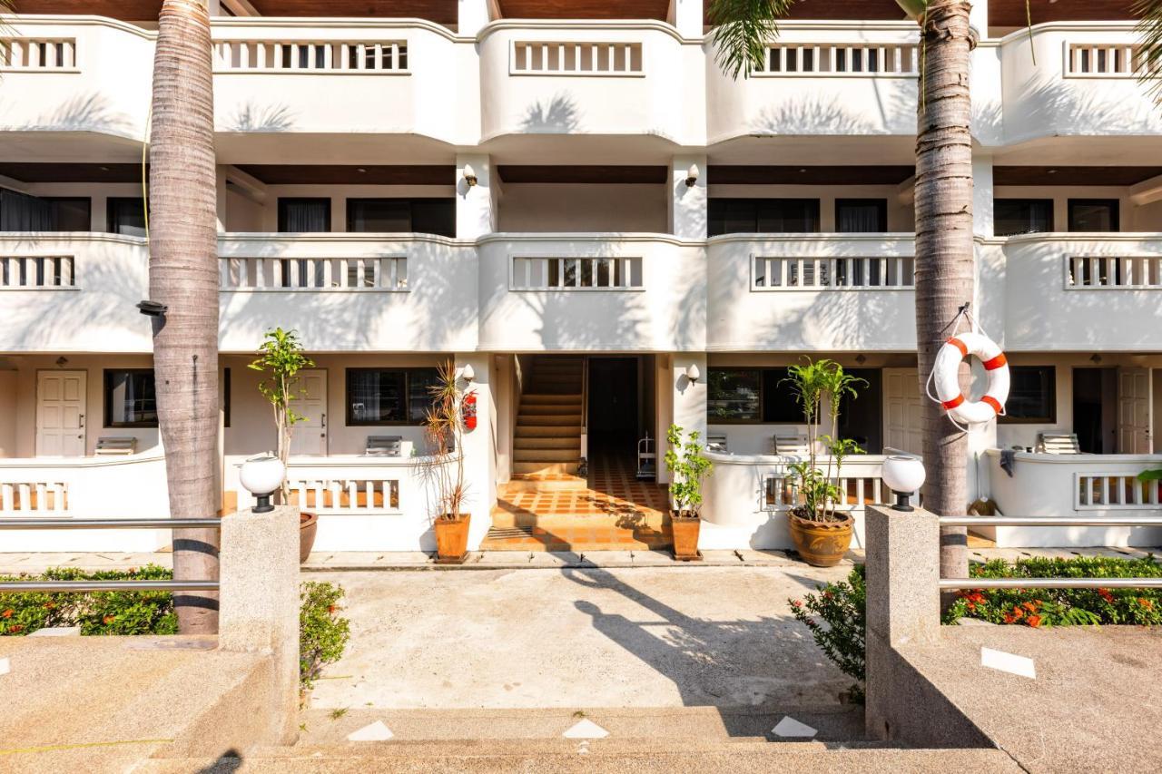 Deluxe Double or Twin Room Pool View