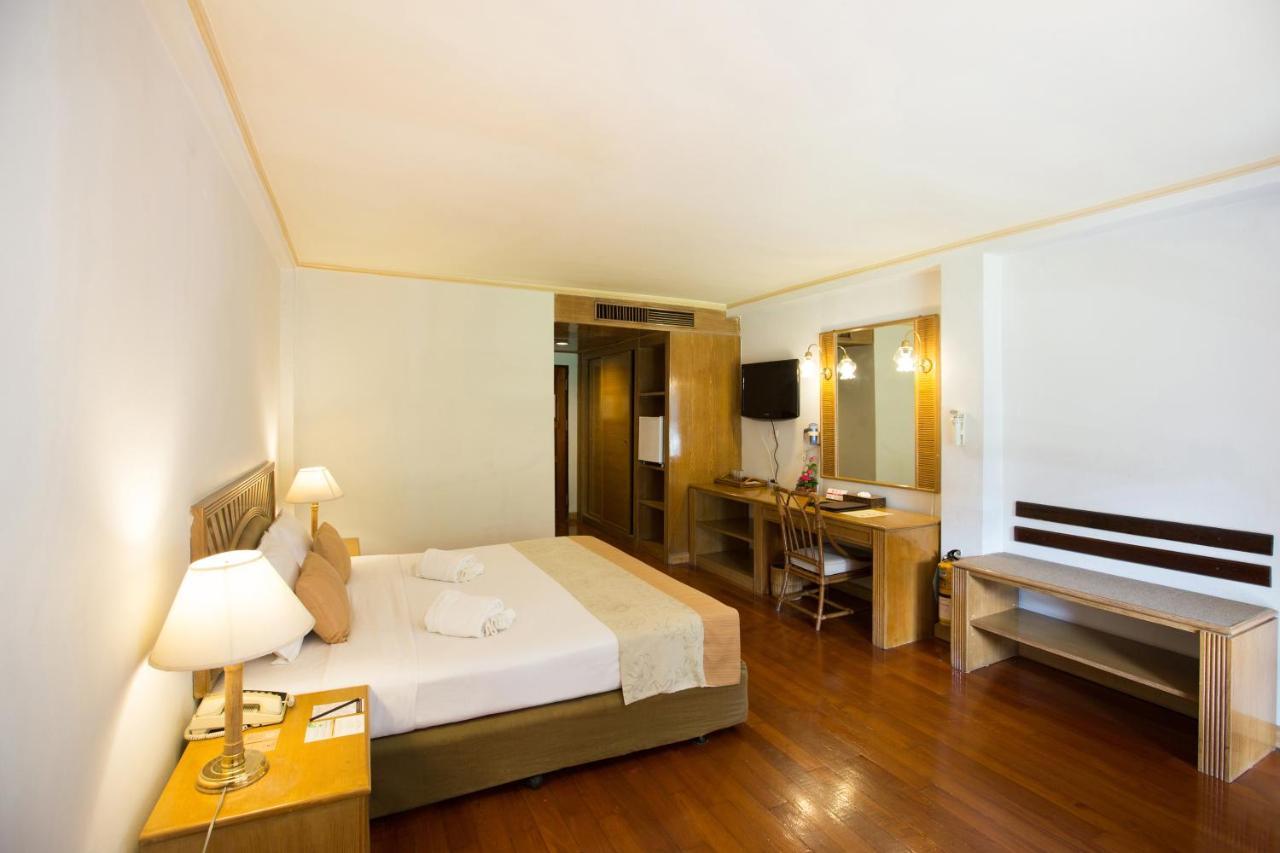 Deluxe Double or Twin Room Pool View,1433168395:JPEG
