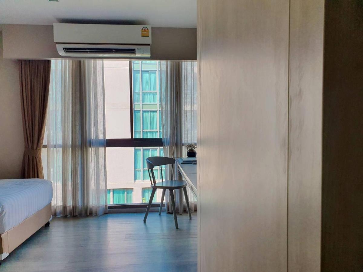 Deluxe Pool View Room