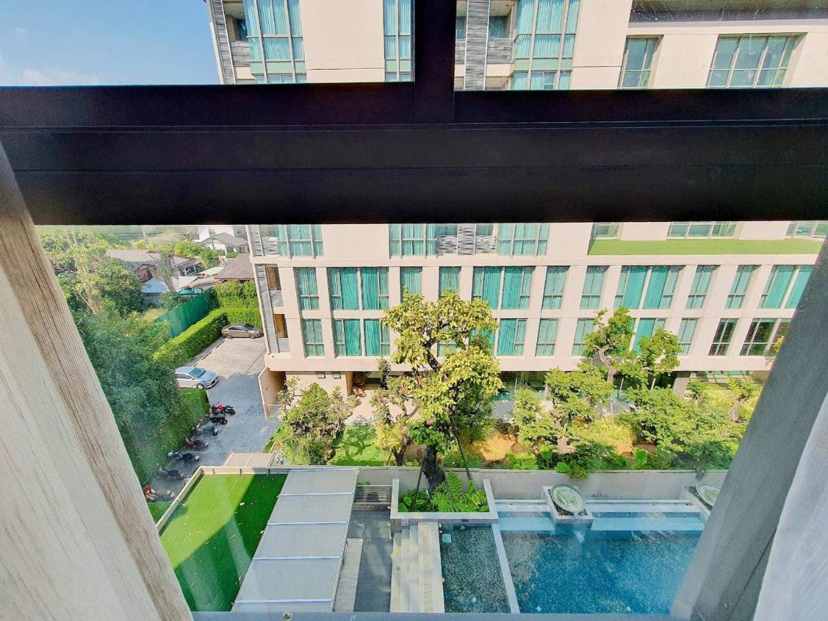 Deluxe Pool View Room