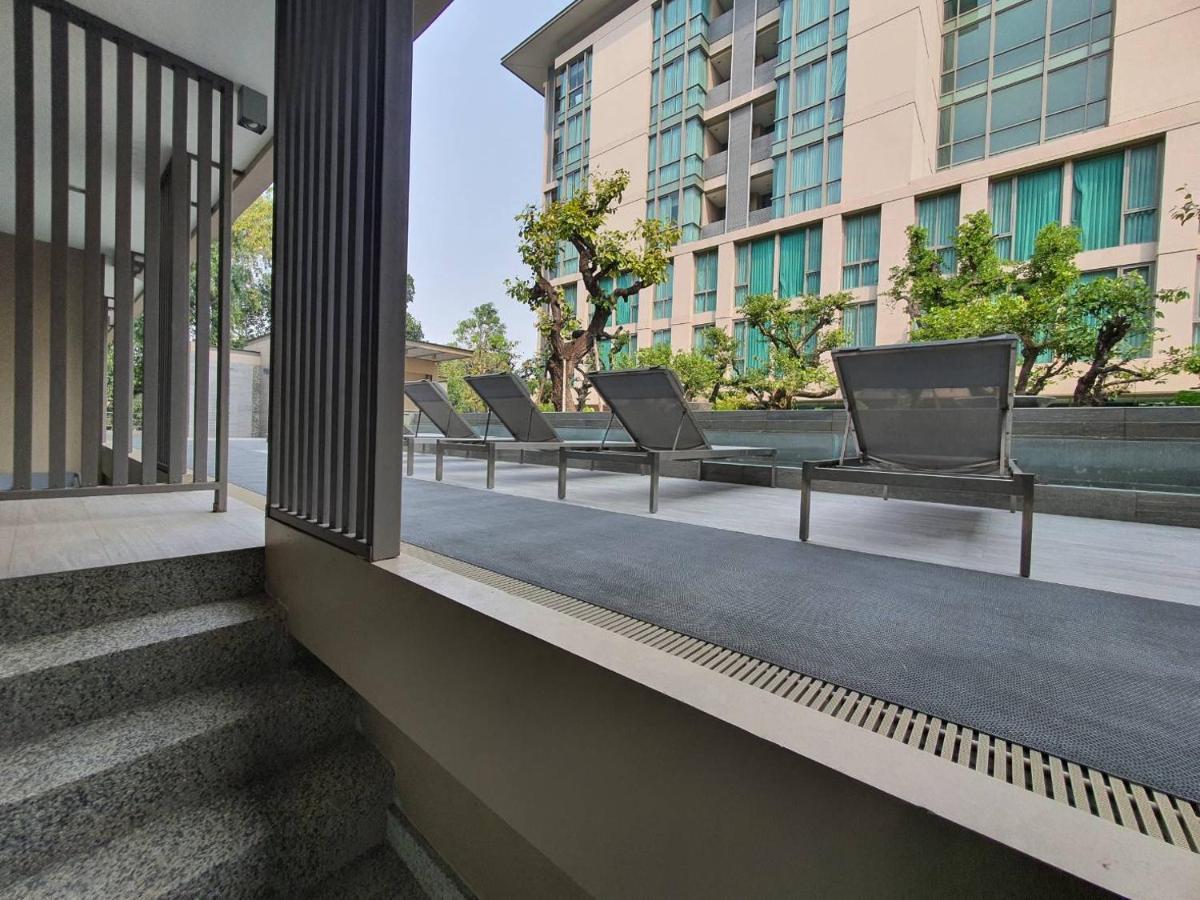 Deluxe Pool Access