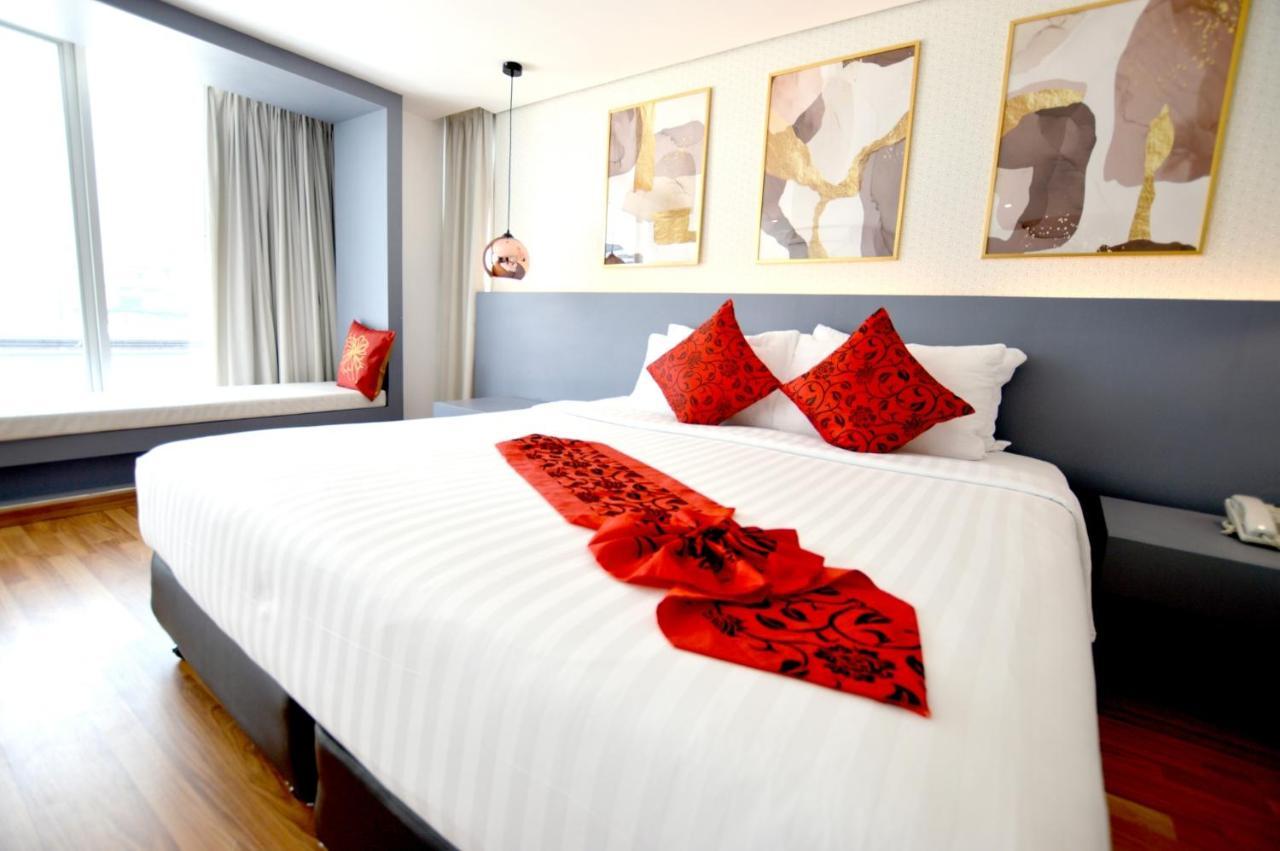 Premier Deluxe Double or Twin Room Sky Train View