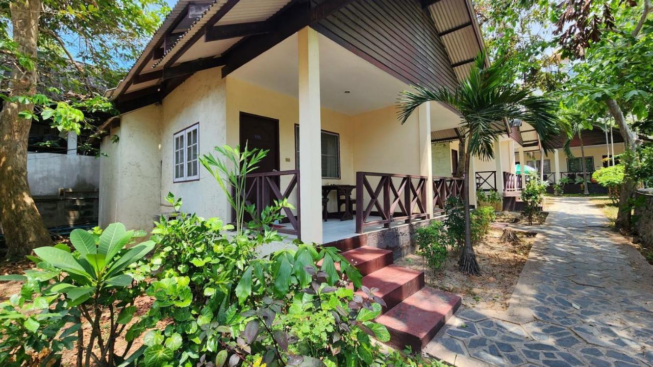 Bungalow Garden View