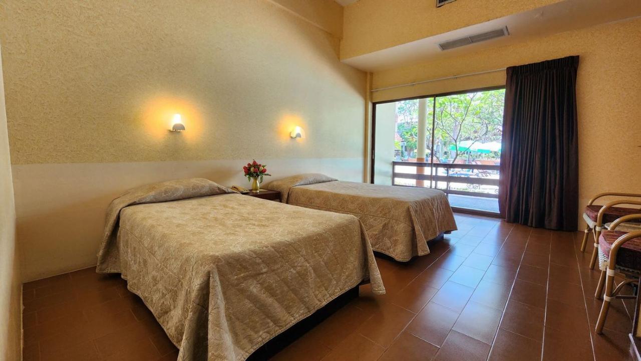 Superior Twin Room Pool View