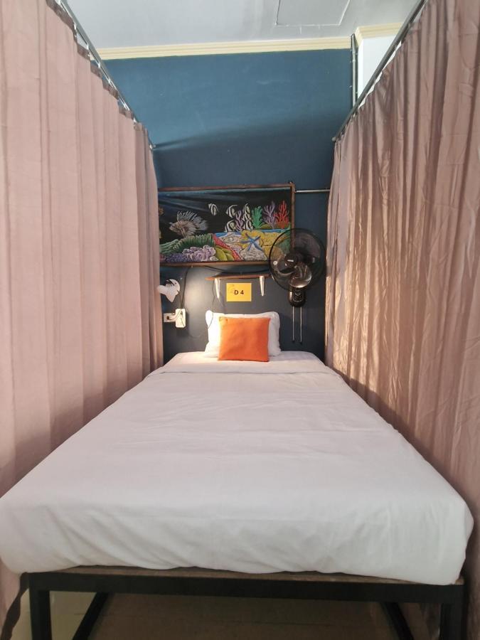 Single Bed Mixed Dormitory Room